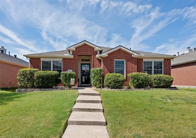 Photo 1 of Single family home for sale at 305 Cobblestone Dr, Wylie, TX 75098 | MLS# 21359617 | Listing updated on 2026-10-04