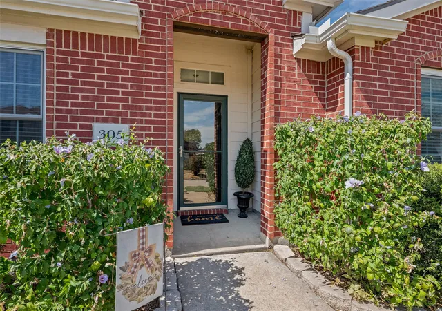 Photo 3 of Single family home for sale at 305 Cobblestone Dr, Wylie, TX 75098 | MLS# 21359617 | Listing updated on 2026-10-04