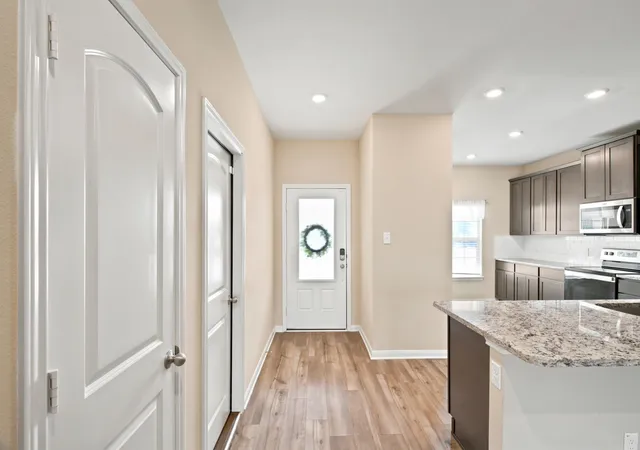 Photo 4 of Single family home for sale at 364 Ridgeland Oak Dr, Fort Worth, TX 76120 | MLS# 21358638 | Listing updated on 2026-10-01