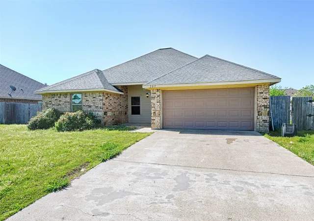 Photo 1 of Single family home for sale at 307 W Alene Dr, Mabank, TX 75147 | MLS# 21354959 | Listing updated on 2026-08-27