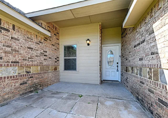 Photo 3 of Single family home for sale at 307 W Alene Dr, Mabank, TX 75147 | MLS# 21354959 | Listing updated on 2026-08-27