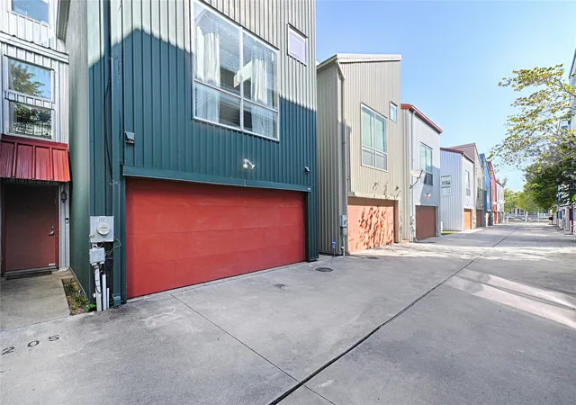 Photo 1 of Townhouse for sale at 1207 Urban Lofts Dr, Dallas, TX 75215 | MLS# 21359448 | Listing updated on 2026-09-18