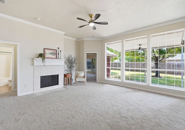 Photo 3 of Single family home for sale at 1121 Sw Hillside Dr, Burleson, TX 76028 | MLS# 21242285 | Listing updated on 2026-09-20