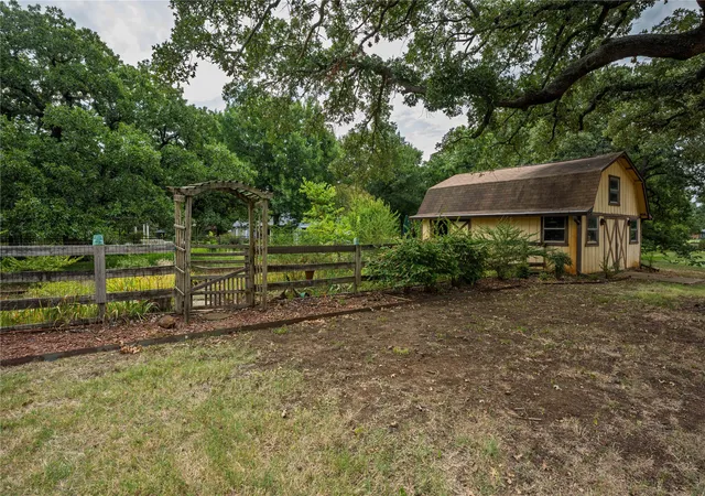 Photo 3 of Single family home for sale at 103 Red Oak Ln, Flower Mound, TX 75028 | MLS# 21359596 | Listing updated on 2026-08-24