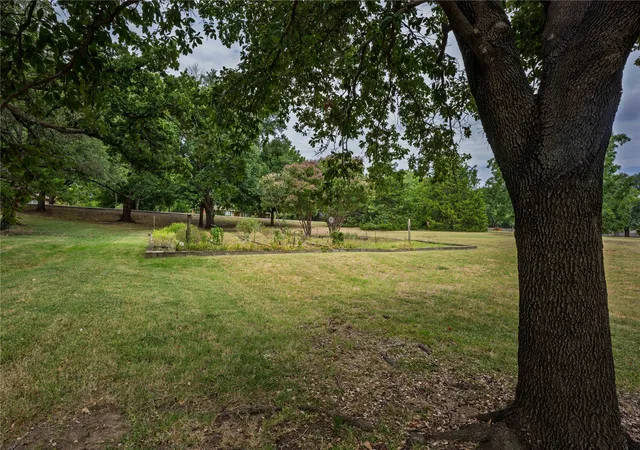 Photo 4 of Single family home for sale at 103 Red Oak Ln, Flower Mound, TX 75028 | MLS# 21359596 | Listing updated on 2026-08-24