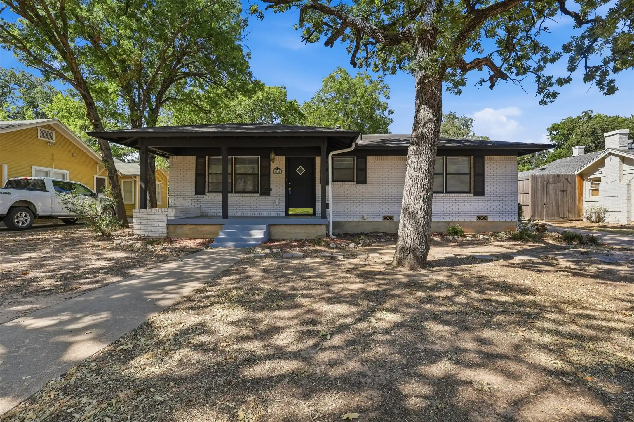 Photo 1 of Single family home for sale at 2321 Honeysuckle Ave, Fort Worth, TX 76111 | MLS# 21339242 | Listing updated on 2026-10-18