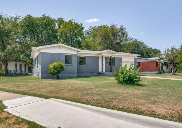 Photo 2 of Single family home for sale at 1208 Savage Dr, Fort Worth, TX 76134 | MLS# 21358740 | Listing updated on 2026-08-25