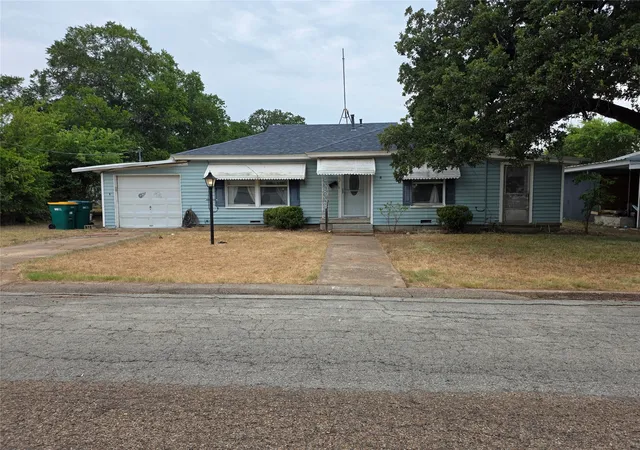 Photo 2 of Single family home for sale at 2407 Oak Dr, Gatesville, TX 76528 | MLS# 21348898 | Listing updated on 2026-08-15