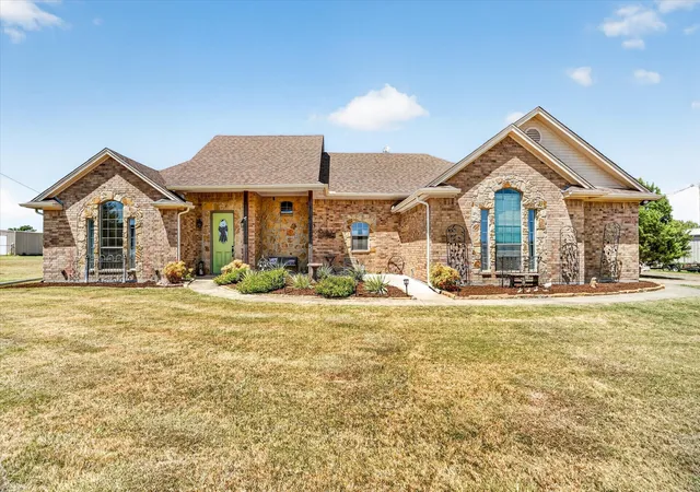 Photo 1 of Single family home for sale at 212 Dove Hill Ln, Weatherford, TX 76088 | MLS# 21358186 | Listing updated on 2026-08-31