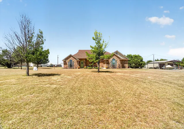 Photo 2 of Single family home for sale at 212 Dove Hill Ln, Weatherford, TX 76088 | MLS# 21358186 | Listing updated on 2026-08-31