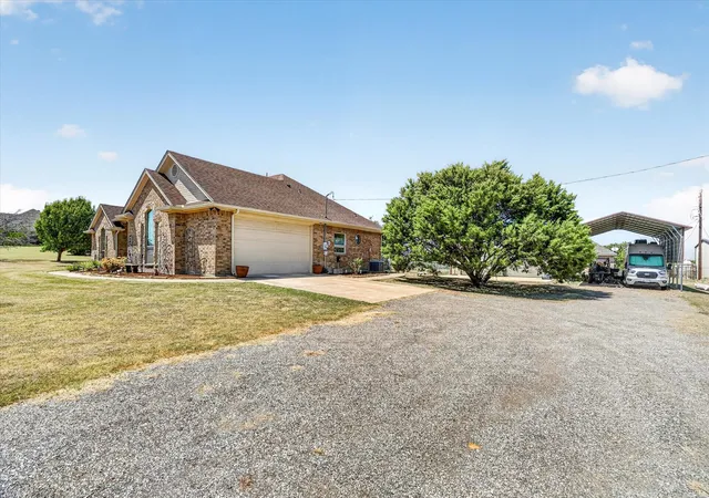 Photo 3 of Single family home for sale at 212 Dove Hill Ln, Weatherford, TX 76088 | MLS# 21358186 | Listing updated on 2026-08-31