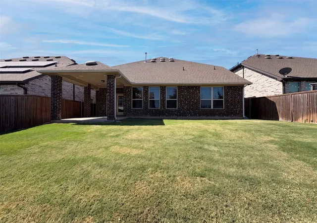 Photo 3 of Single family home for sale at 5904 Saddle Pack Dr, Fort Worth, TX 76123 | MLS# 21357396 | Listing updated on 2026-10-31
