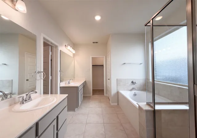 Photo 4 of Single family home for sale at 5904 Saddle Pack Dr, Fort Worth, TX 76123 | MLS# 21357396 | Listing updated on 2026-10-31