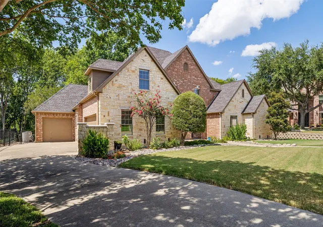 Photo 3 of Single family home for sale at 2409 Legend Dr, Rockwall, TX 75032 | MLS# 21359047 | Listing updated on 2026-08-23