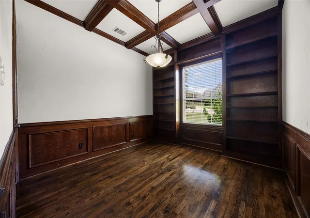 Photo 4 of Single family home for sale at 2409 Legend Dr, Rockwall, TX 75032 | MLS# 21359047 | Listing updated on 2026-10-05