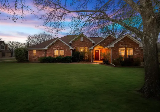 Photo 3 of Single family home for sale at 1025 Oak Hollow Ln, Seagoville, TX 75159 | MLS# 21359328 | Listing updated on 2026-08-31