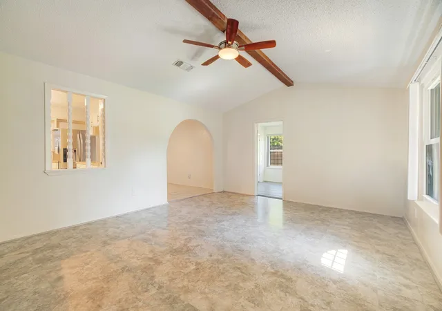 Photo 3 of Single family home for sale at 602 S Hall St, Clarksville, TX 75426 | MLS# 21358648 | Listing updated on 2026-09-22