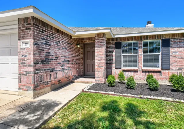 Photo 2 of Single family home for sale at 1216 Haley Ln, Burleson, TX 76028 | MLS# 21303277 | Listing updated on 2026-10-06