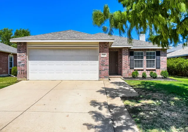 Photo 3 of Single family home for sale at 1216 Haley Ln, Burleson, TX 76028 | MLS# 21303277 | Listing updated on 2026-10-06