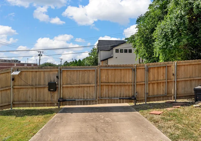 Photo 3 of Single family home for sale at 1501 Burnett Ave, Waco, TX 76706 | MLS# 21358841 | Listing updated on 2026-09-22
