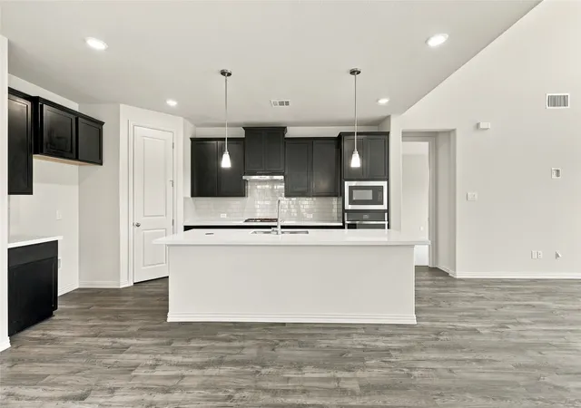 Photo 2 of Single family home for sale at 936 Alberta Spruce Rd, Justin, TX 76247 | MLS# 21359207 | Listing updated on 2026-09-30