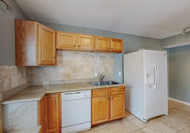 Photo 3 of Townhouse for sale at 13818 Methuen Green Ln, Dallas, TX 75240 | MLS# 21350339 | Listing updated on 2026-09-18