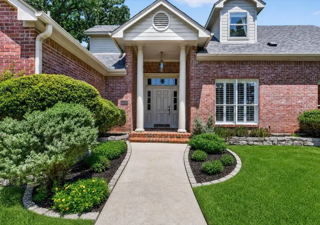 Photo 3 of Single family home for sale at 225 Shady Hill Ln, Double Oak, TX 75077 | MLS# 21359202 | Listing updated on 2026-08-20