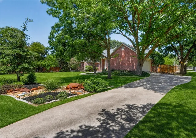 Photo 3 of Single family home for sale at 225 Shady Hill Ln, Double Oak, TX 75077 | MLS# 21359202 | Listing updated on 2026-08-20