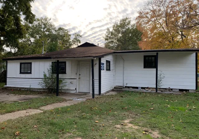 Photo 1 of Single family home for sale at 6001 Canal Blvd, Shreveport, LA 71108 | MLS# 21359812 | Listing updated on 2026-08-15