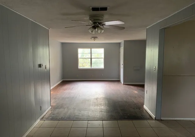 Photo 2 of Single family home for sale at 6001 Canal Blvd, Shreveport, LA 71108 | MLS# 21359812 | Listing updated on 2026-08-15