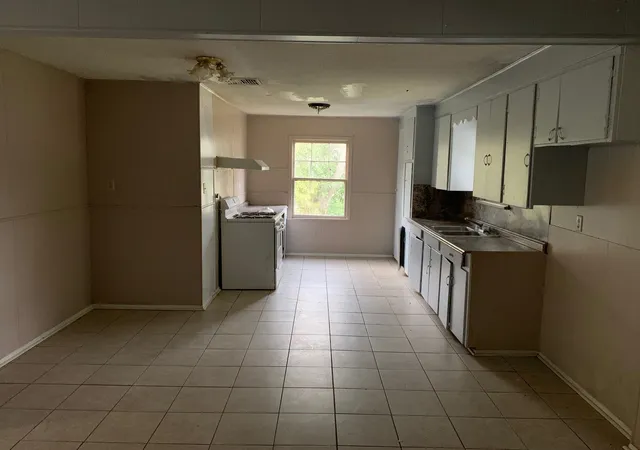 Photo 3 of Single family home for sale at 6001 Canal Blvd, Shreveport, LA 71108 | MLS# 21359812 | Listing updated on 2026-08-15
