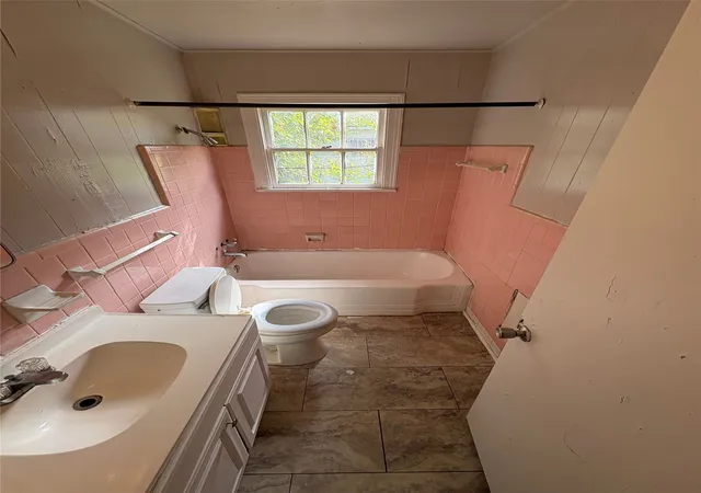 Photo 3 of Single family home for sale at 6001 Canal Blvd, Shreveport, LA 71108 | MLS# 21359812 | Listing updated on 2026-08-15