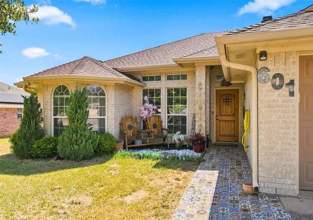 Photo 2 of Single family home for sale at 601 Sapphire Blvd, Hewitt, TX 76643 | MLS# 21358775 | Listing updated on 2026-09-25