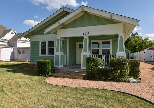 Photo 2 of Single family home for sale at 505 W 11th St, Brady, TX 76825 | MLS# 21359824 | Listing updated on 2026-08-15