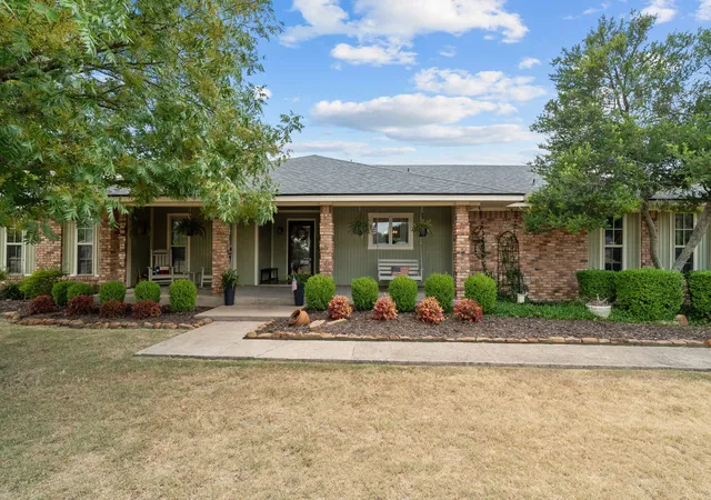 Photo 1 of Single family home for sale at 1910 Circleview Dr, Weatherford, TX 76087 | MLS# 21359858 | Listing updated on 2026-08-18