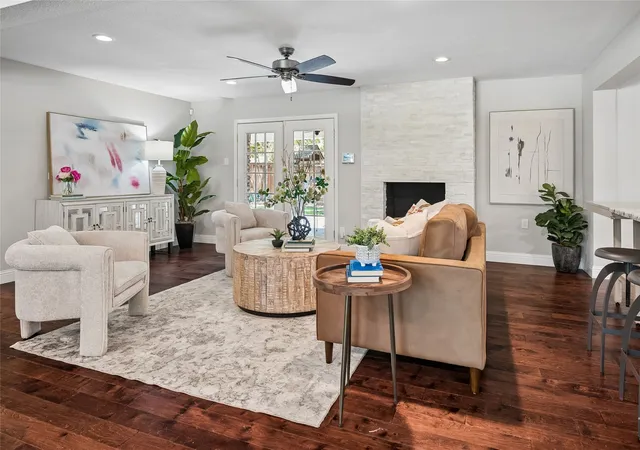 Photo 4 of Sale Pending at 9614 Brentgate Dr, Dallas, TX 75238 | MLS# 21358946 | Listing updated on 2026-10-02