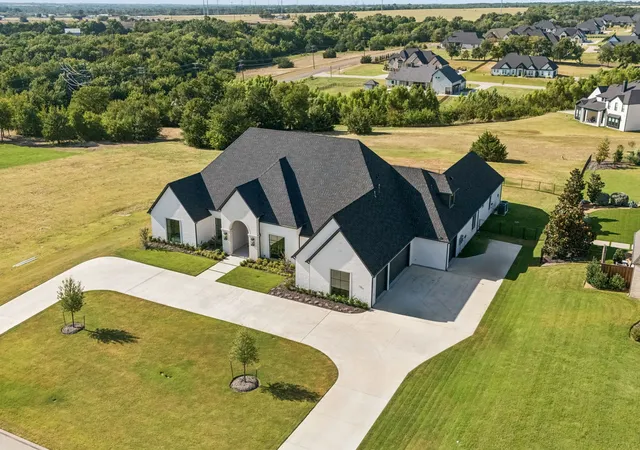 Photo 3 of Mansion for sale at 122 Ford Ct, Celina, TX 75009 | MLS# 21359465 | Listing updated on 2026-08-15