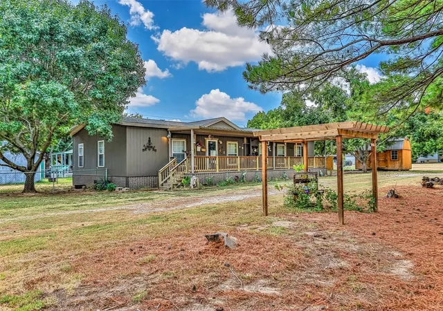 Photo 2 of Manufactured home for sale at 256 Newcastle Dr, Gordonville, TX 76245 | MLS# 21359872 | Listing updated on 2026-08-31