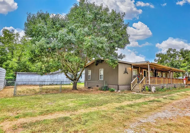 Photo 3 of Manufactured home for sale at 256 Newcastle Dr, Gordonville, TX 76245 | MLS# 21359872 | Listing updated on 2026-08-31