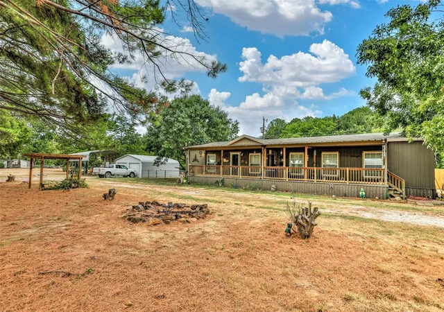 Photo 3 of Manufactured home for sale at 256 Newcastle Dr, Gordonville, TX 76245 | MLS# 21359872 | Listing updated on 2026-08-31