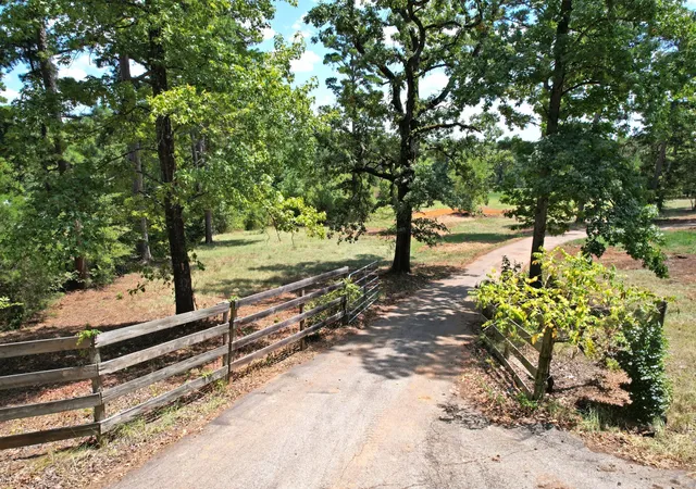 Photo 3 of Sale Pending at 391 County Road 3254, Quitman, TX 75783 | MLS# 21358051 | Listing updated on 2026-08-31