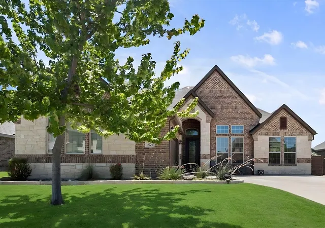 Photo 1 of Sale Pending at 5021 Chisholm View Dr, Fort Worth, TX 76123 | MLS# 21356965 | Listing updated on 2026-08-30