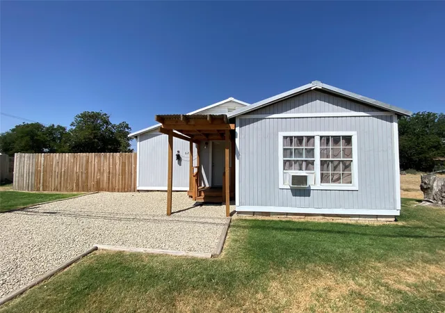 Photo 1 of Single family home for sale at 621 N Birch Ave, Munday, TX 76371 | MLS# 21359850 | Listing updated on 2026-10-05