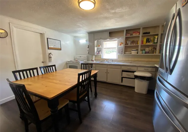 Photo 3 of Single family home for sale at 621 N Birch Ave, Munday, TX 76371 | MLS# 21359850 | Listing updated on 2026-10-05