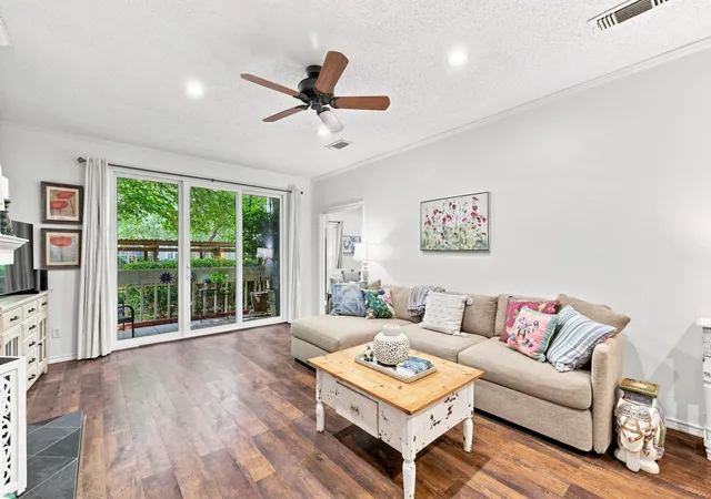 Listing Photo 4 - Condo for sale in building located at 5310 Keller Springs Rd, Dallas, TX 75248 - Unit #512