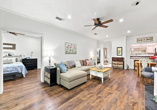Listing Photo 5 - Condo for sale in building located at 5310 Keller Springs Rd, Dallas, TX 75248 - Unit #512