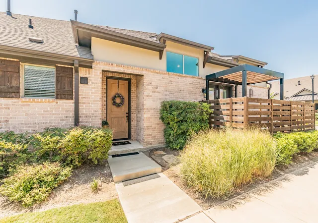 Photo 3 of Townhouse for sale at 1634 Dewberry Ln, Garland, TX 75042 | MLS# 21359675 | Listing updated on 2026-08-15