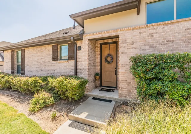 Photo 4 of Townhouse for sale at 1634 Dewberry Ln, Garland, TX 75042 | MLS# 21359675 | Listing updated on 2026-08-15
