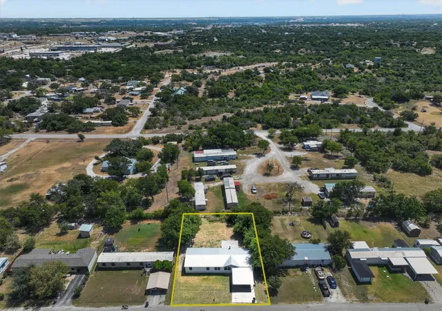 Photo 2 of Sale Pending at 125 Enchanted Oaks Ct, Hudson Oaks, TX 76087 | MLS# 21359734 | Listing updated on 2026-08-31