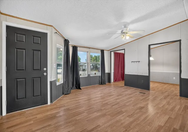 Photo 4 of Sale Pending at 125 Enchanted Oaks Ct, Hudson Oaks, TX 76087 | MLS# 21359734 | Listing updated on 2026-08-31